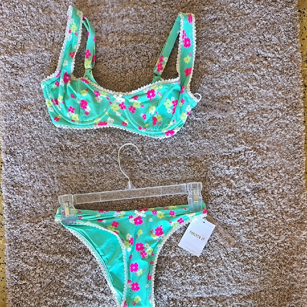 NWT Forever 21 Floral Bikini Set Pink Accents Medium Top Small Bottom